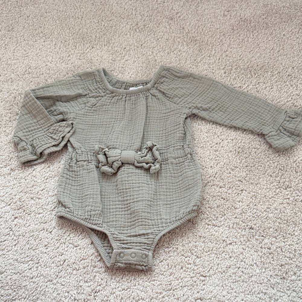 Grayson Mini Baby Bodysuit 🤍